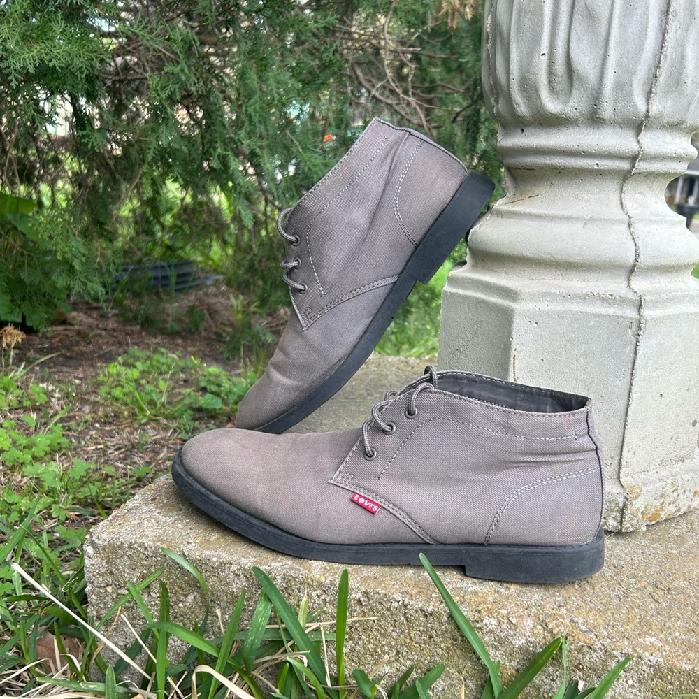 Levi’s canvas Chukka boots size 11